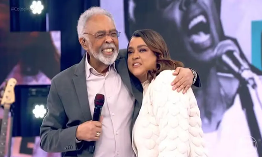 Preta Gil pega Gilberto Gil de surpresa na Globo e se emociona