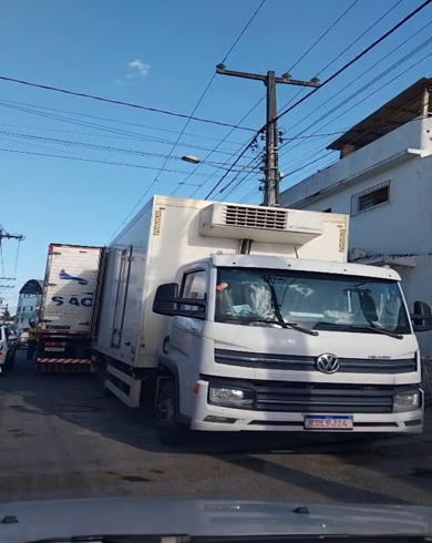 Moradores reclamam de carga e descarga fora de horário no bairro do Calabar